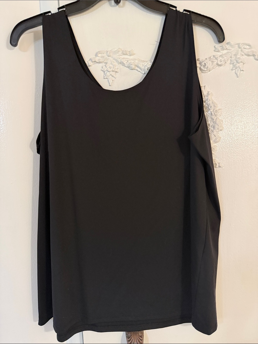 Chico's Black Sleeveless Scoop Neck Tank